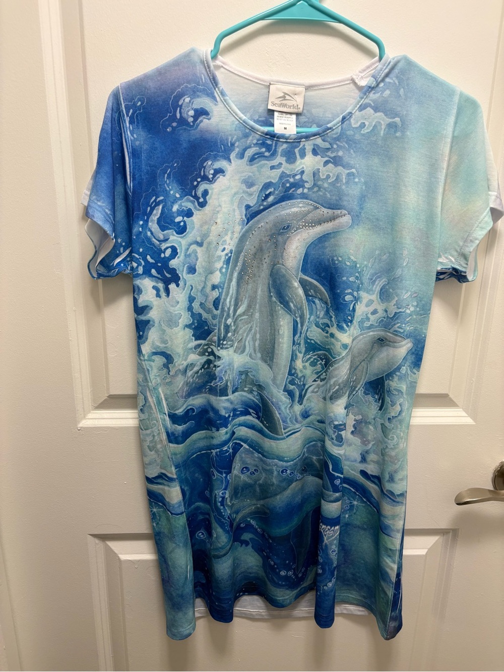 SeaWorld Blinged Dolphin Graphic Tee - Blue Ocean Print. NWT. - Picture 3 of 15